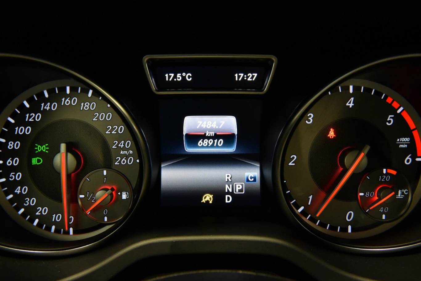 MERCEDES-BENZ GLA 200 38