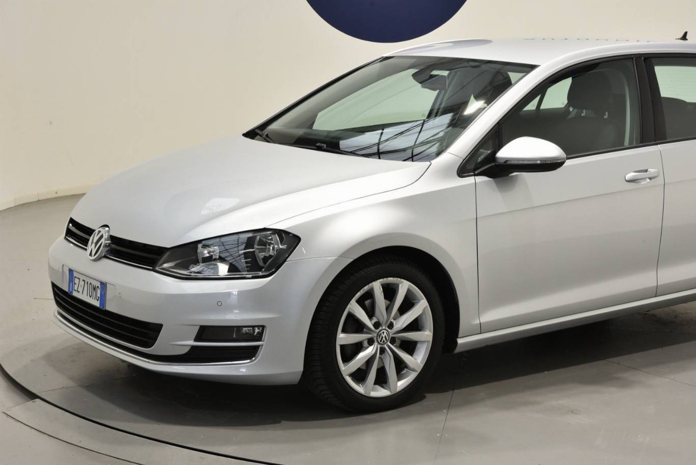 VOLKSWAGEN Golf 49