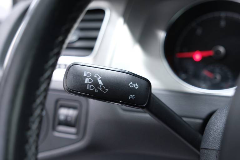 VOLKSWAGEN Golf 23