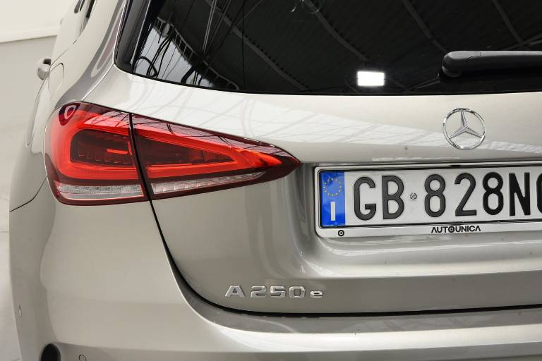 MERCEDES-BENZ A 250 36