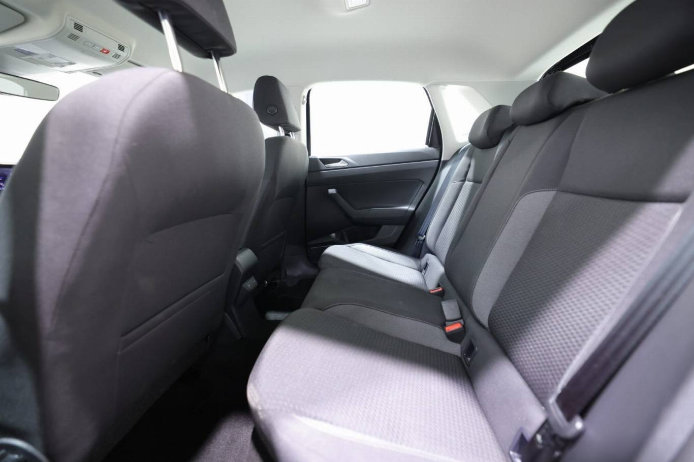 VOLKSWAGEN Polo 35