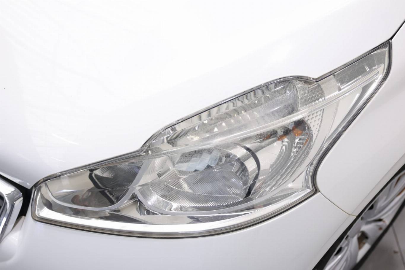 PEUGEOT 208 36
