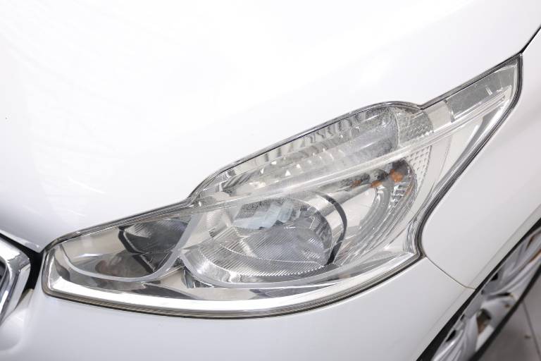 PEUGEOT 208 36
