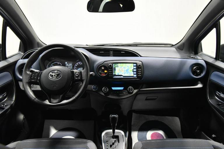 TOYOTA Yaris 22