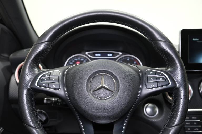 MERCEDES-BENZ A 180 7