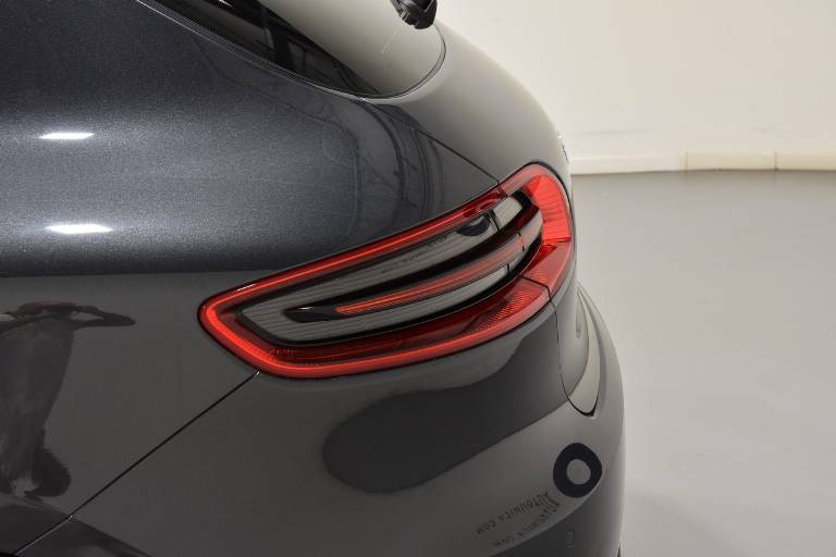 PORSCHE Macan 57