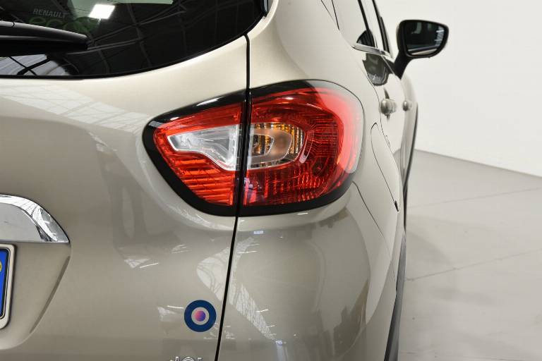 RENAULT Captur 19