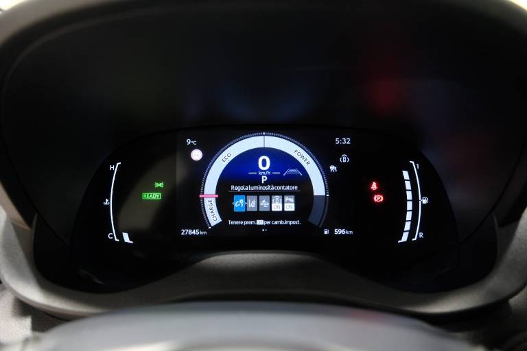 TOYOTA Yaris Cross 8