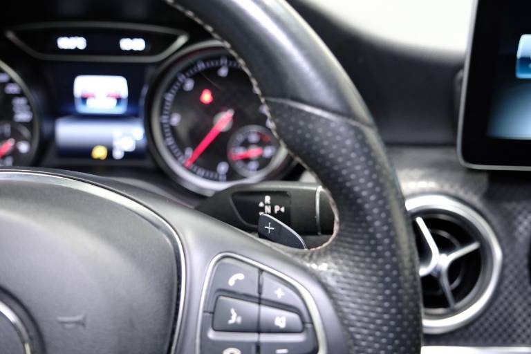 MERCEDES-BENZ A 180 25