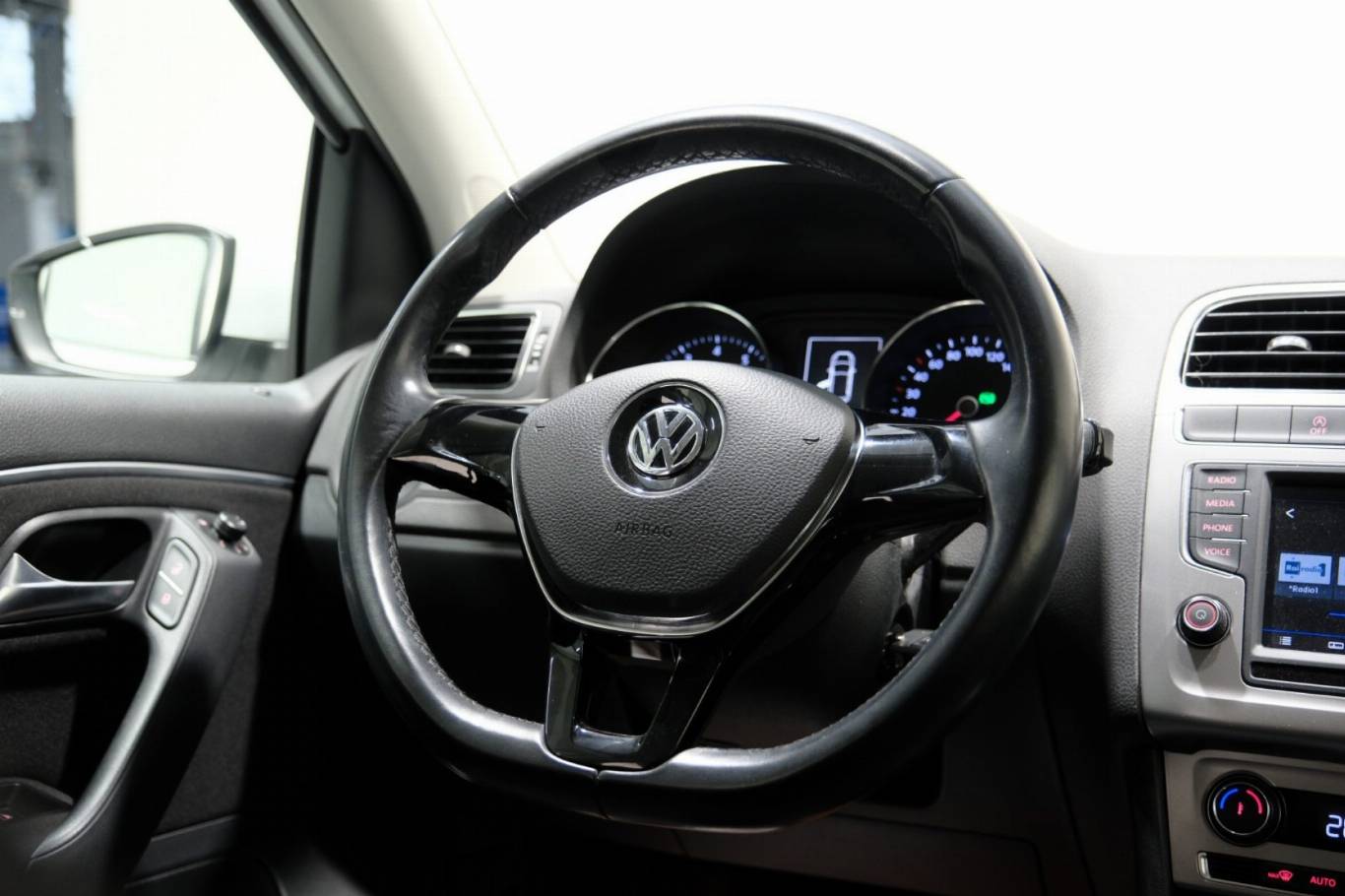 VOLKSWAGEN Polo 36