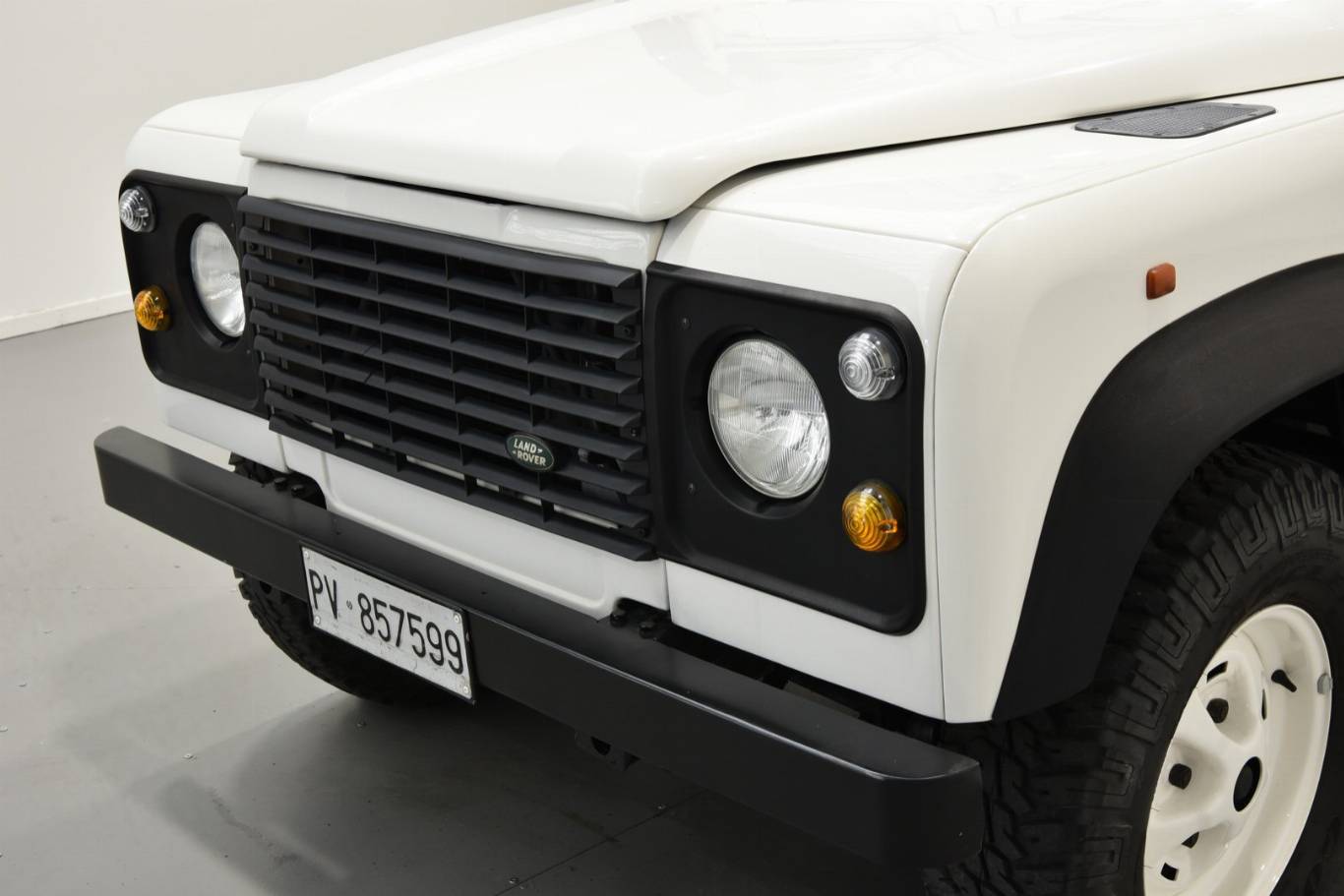LAND ROVER Defender 49