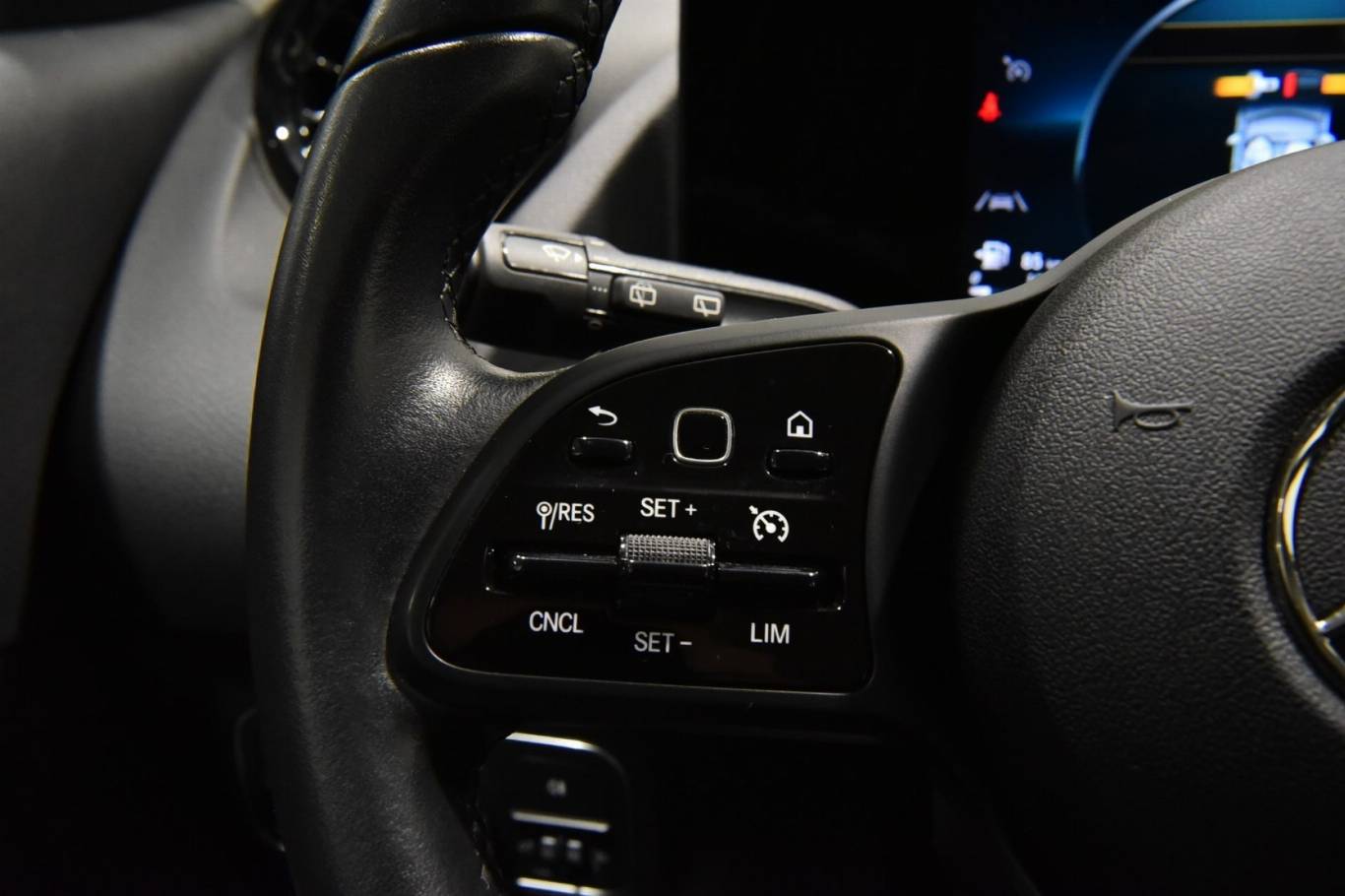 MERCEDES-BENZ GLA 180 28