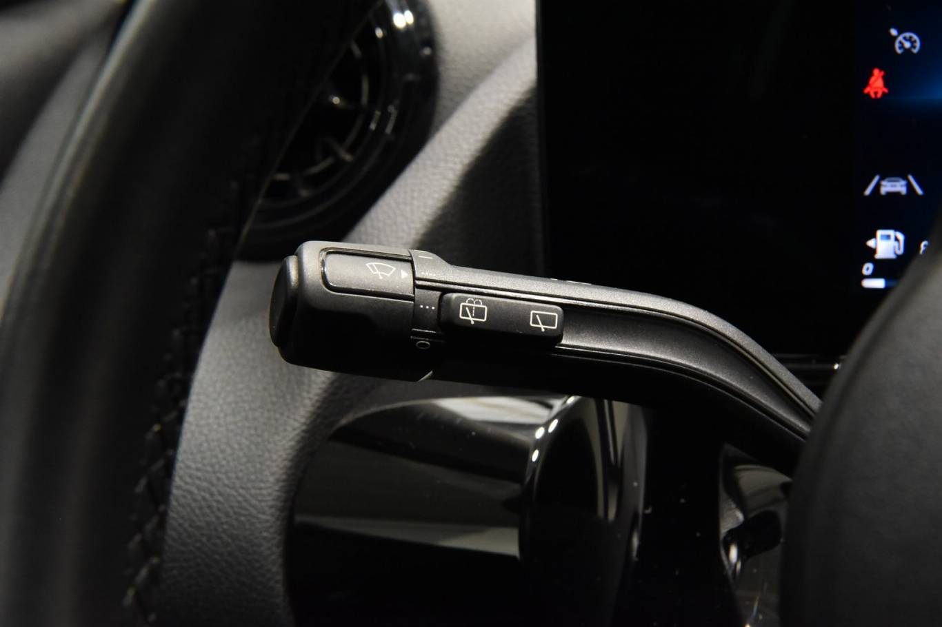 MERCEDES-BENZ GLA 180 26