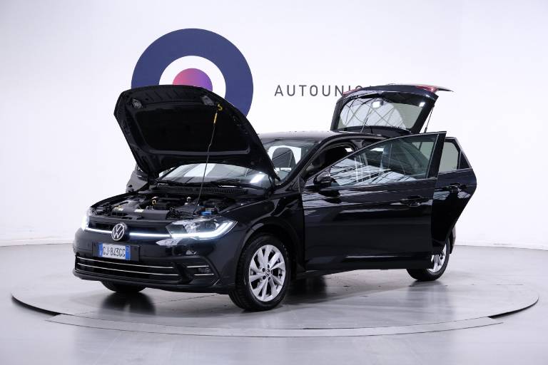 VOLKSWAGEN Polo 67
