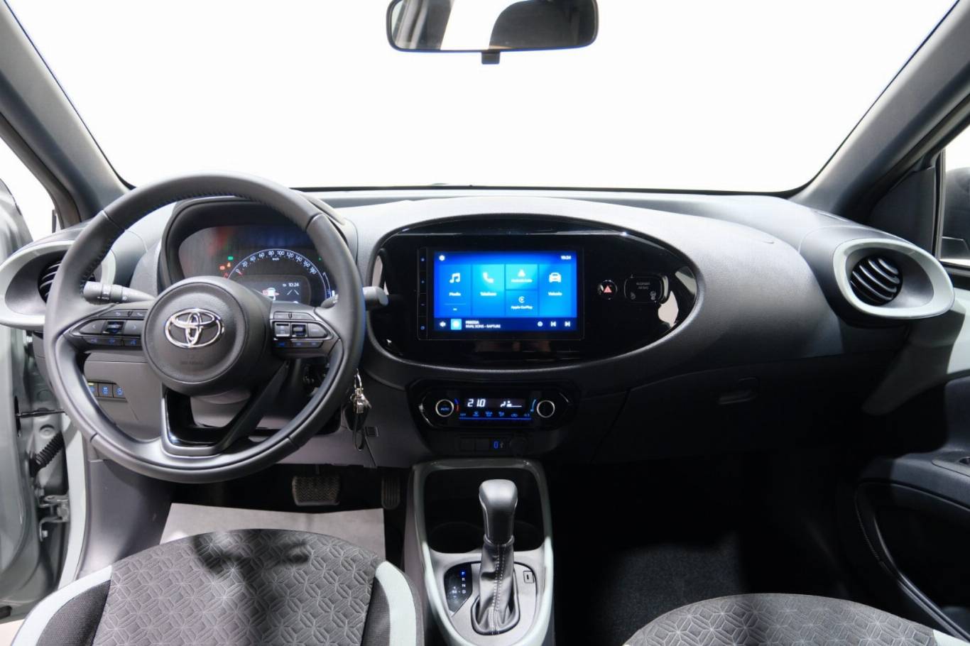 TOYOTA Aygo X 10