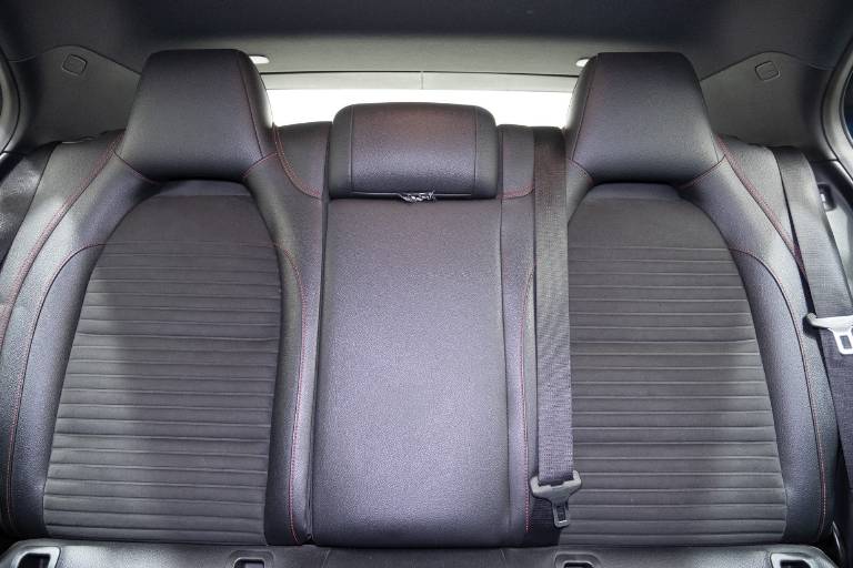MERCEDES-BENZ A 180 37