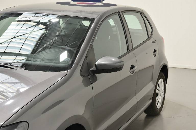 VOLKSWAGEN Polo 38