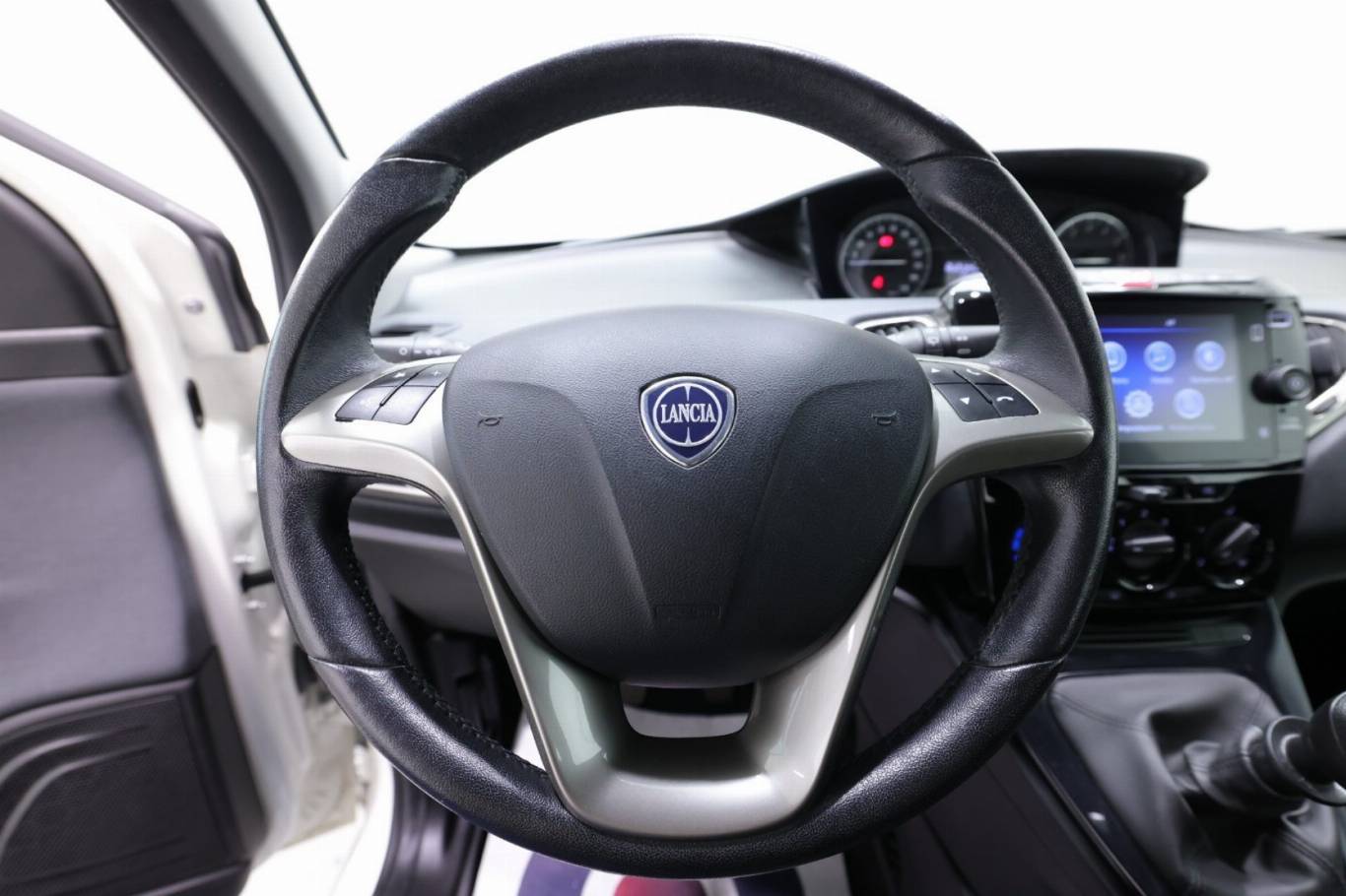 LANCIA Ypsilon 8