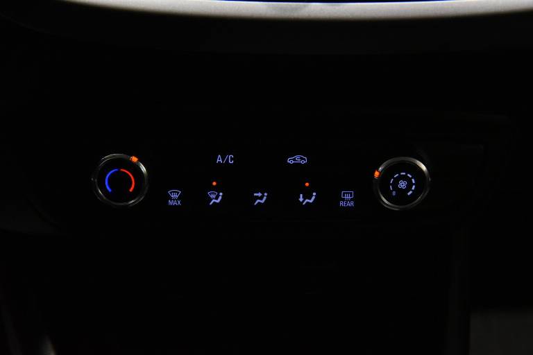 OPEL Crossland X 11