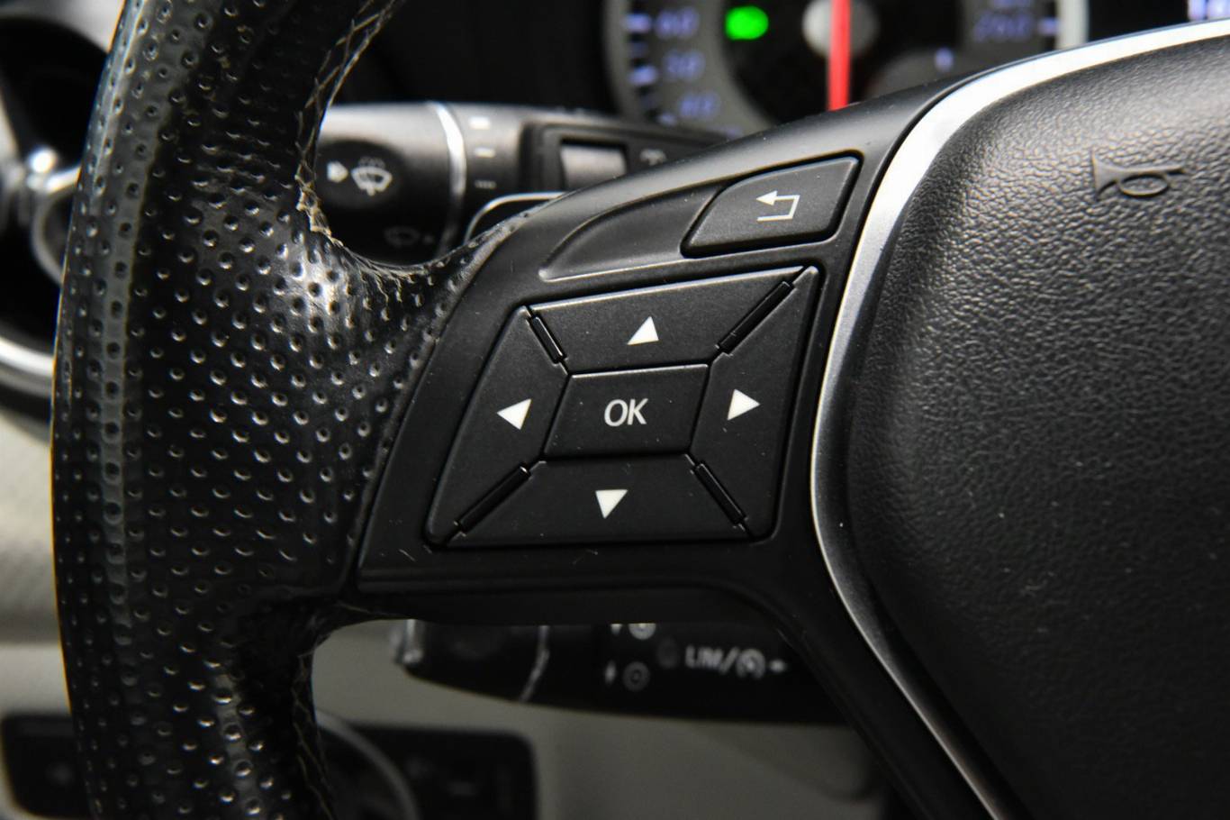 MERCEDES-BENZ A 180 7