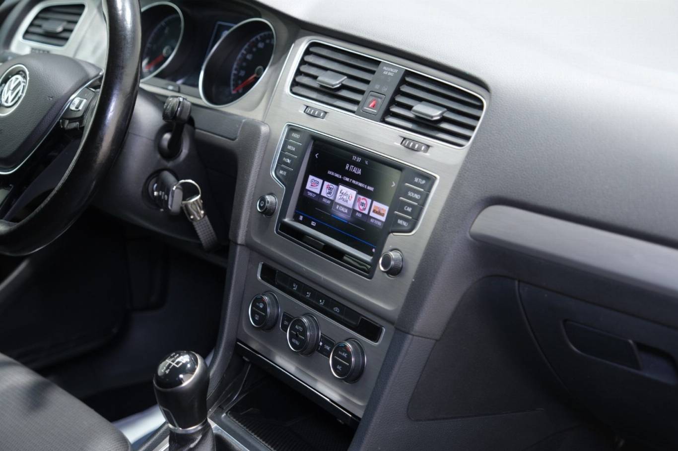 VOLKSWAGEN Golf 49