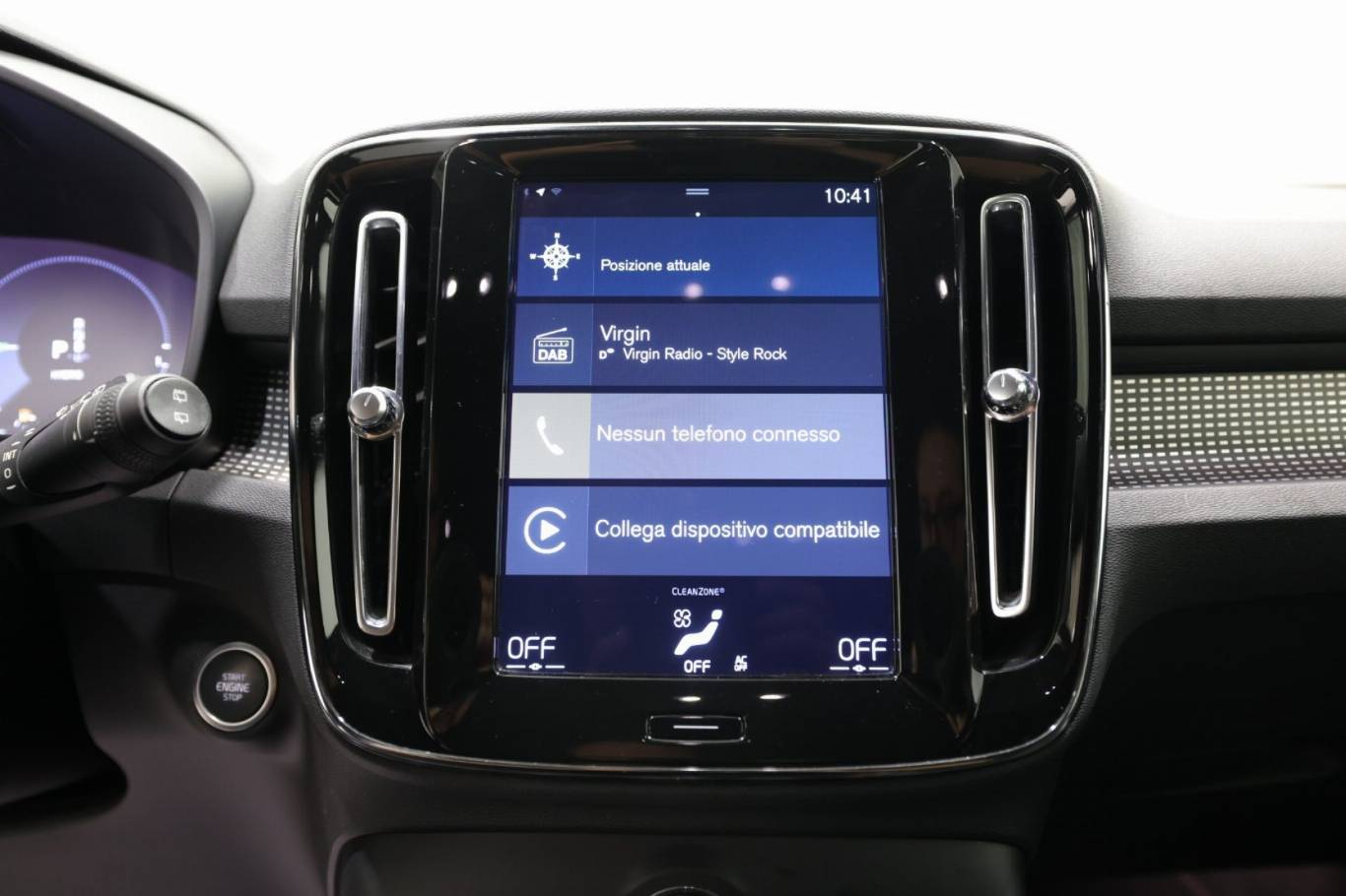 VOLVO XC40 25