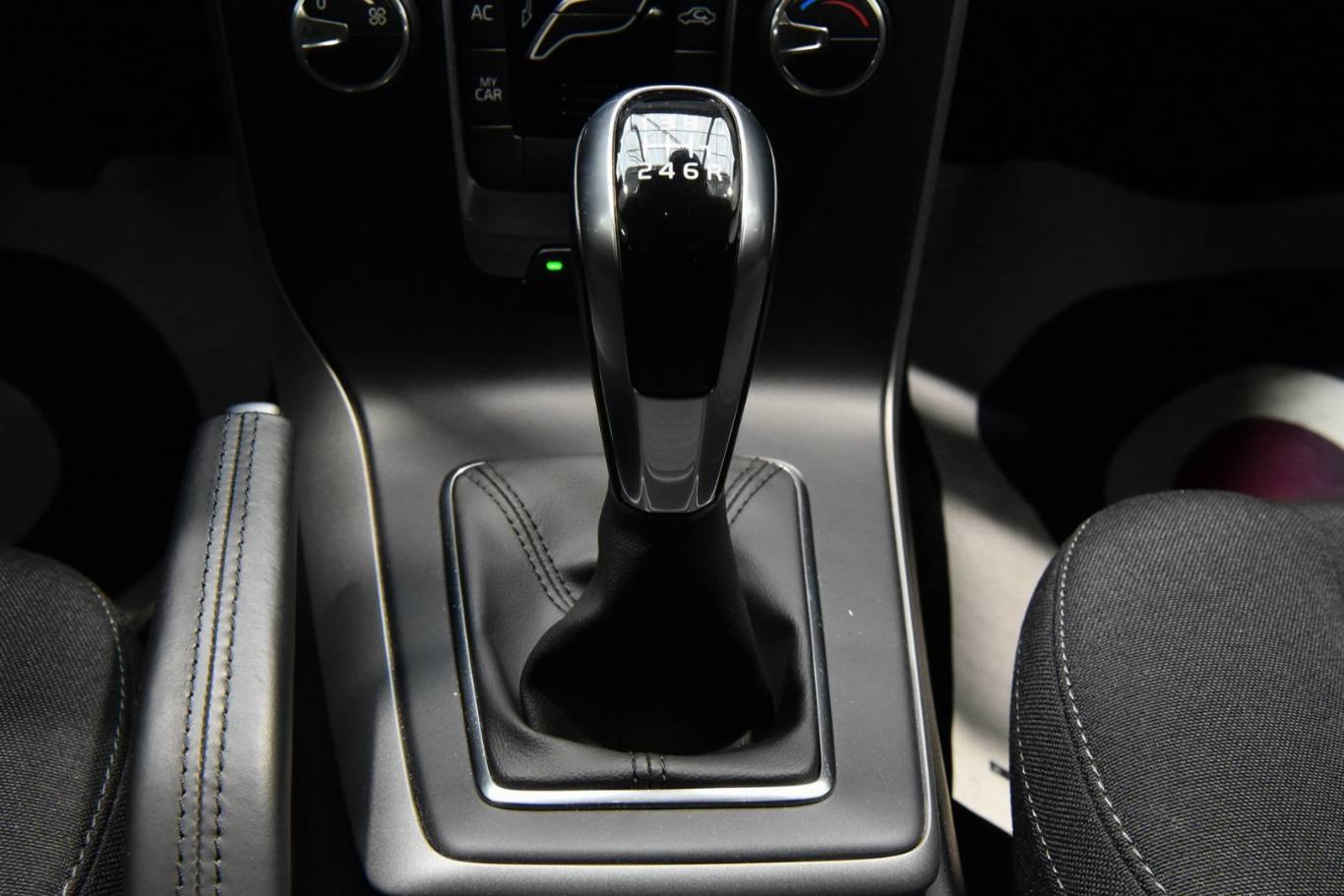 VOLVO V40 Cross Country 10