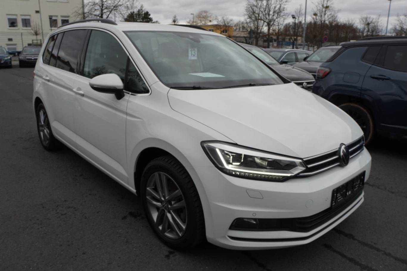 VOLKSWAGEN Touran 3