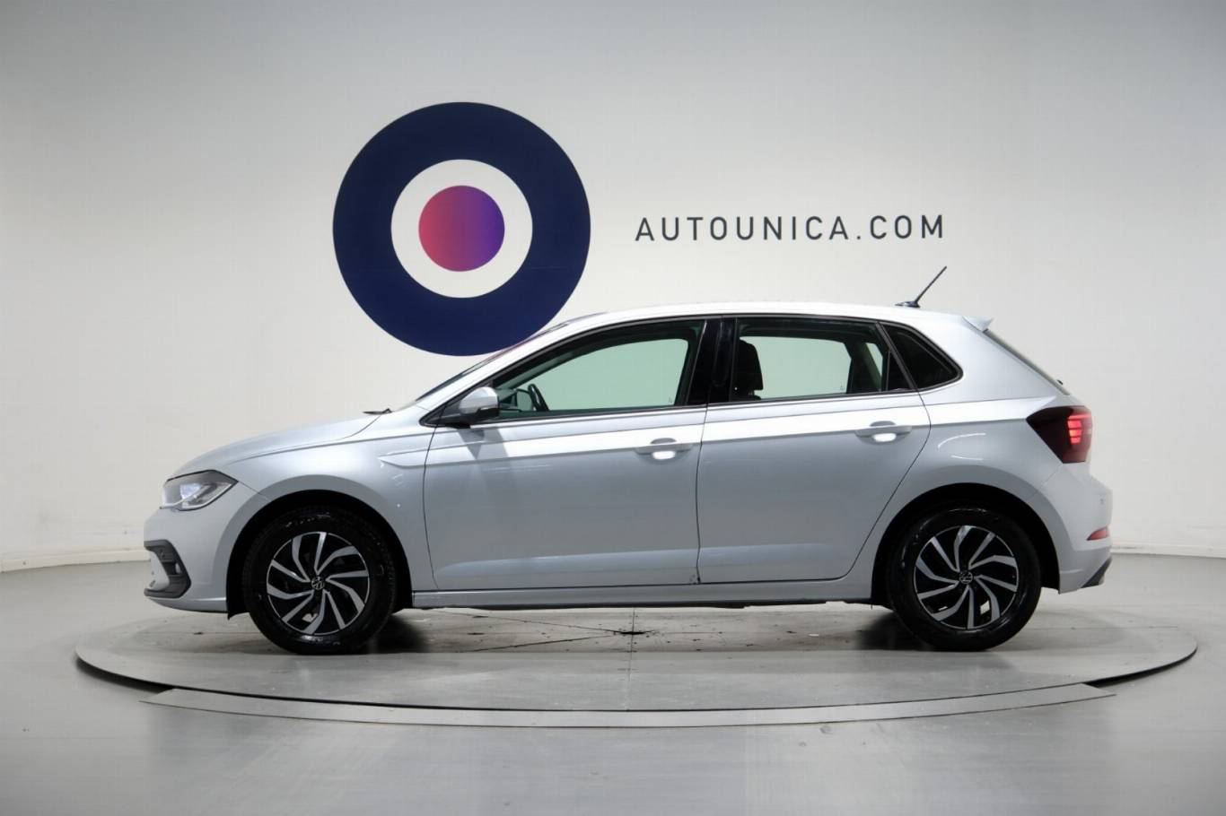 VOLKSWAGEN Polo 18