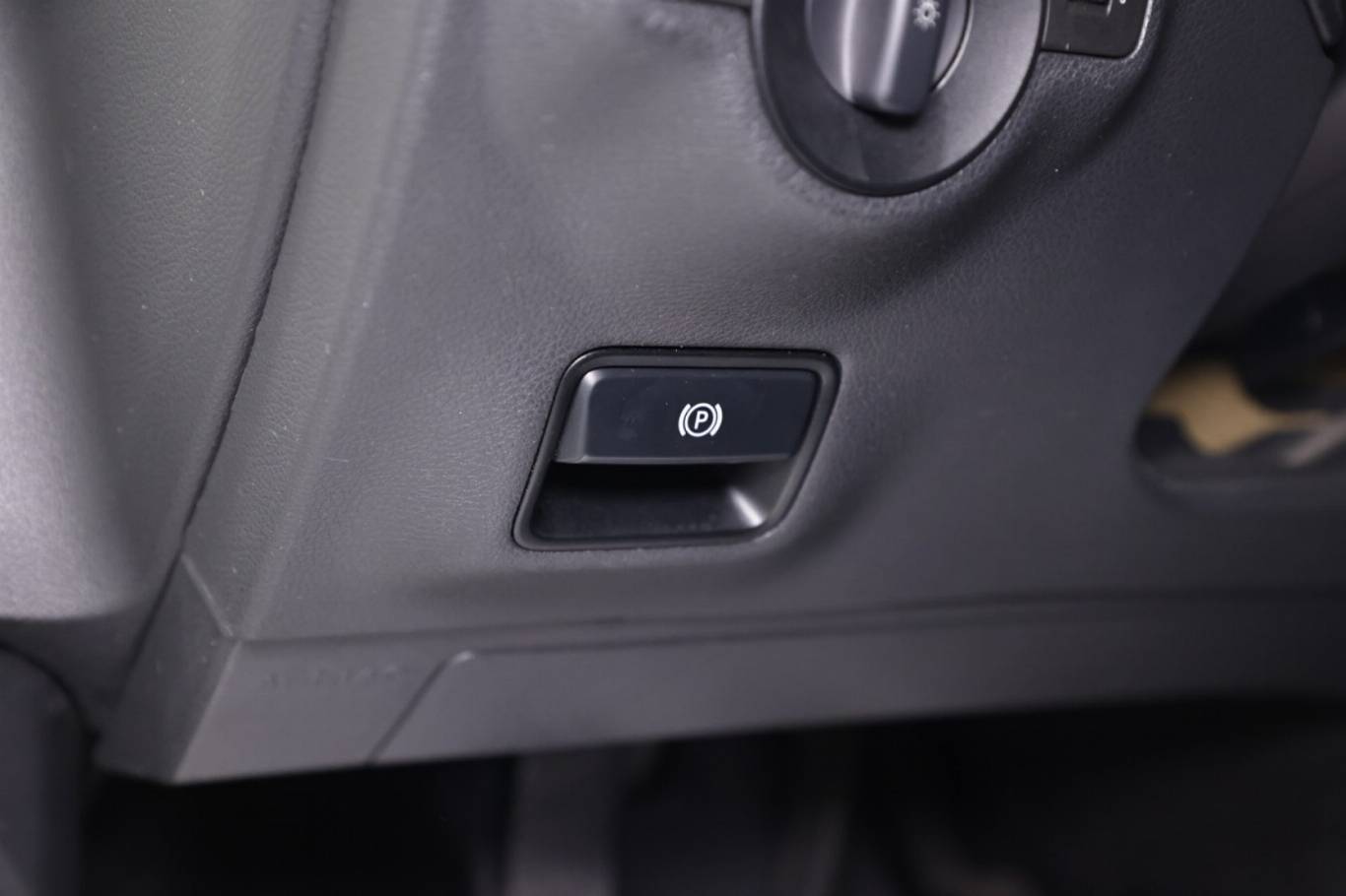 MERCEDES-BENZ A 180 37