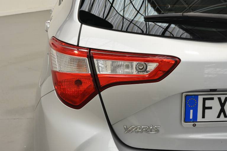 TOYOTA Yaris 19