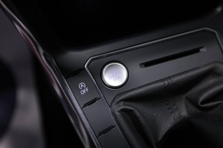 VOLKSWAGEN Polo 29