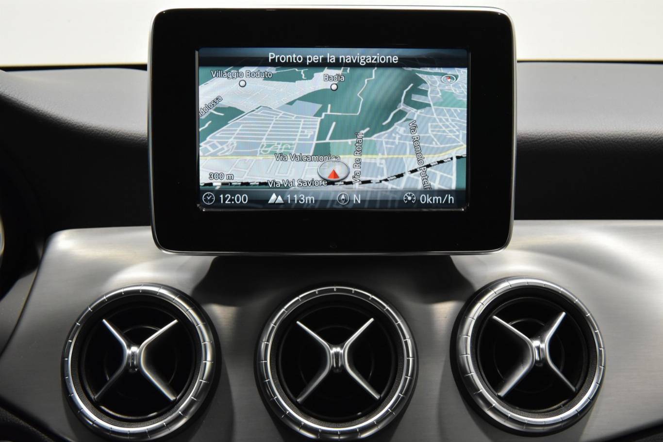 MERCEDES-BENZ CLA 200 8