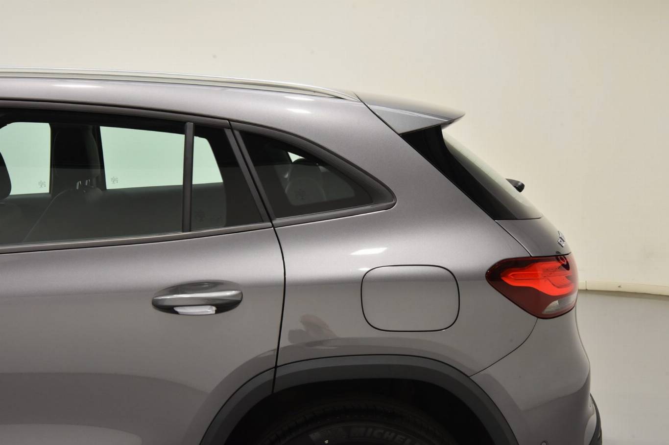 MERCEDES-BENZ GLA 180 42