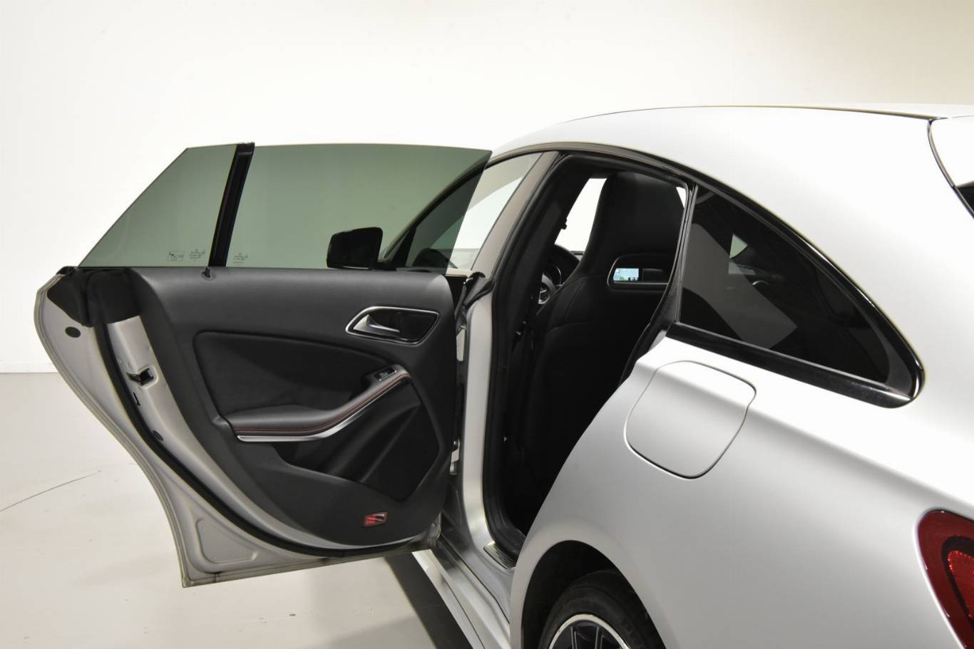 MERCEDES-BENZ CLA 220 53