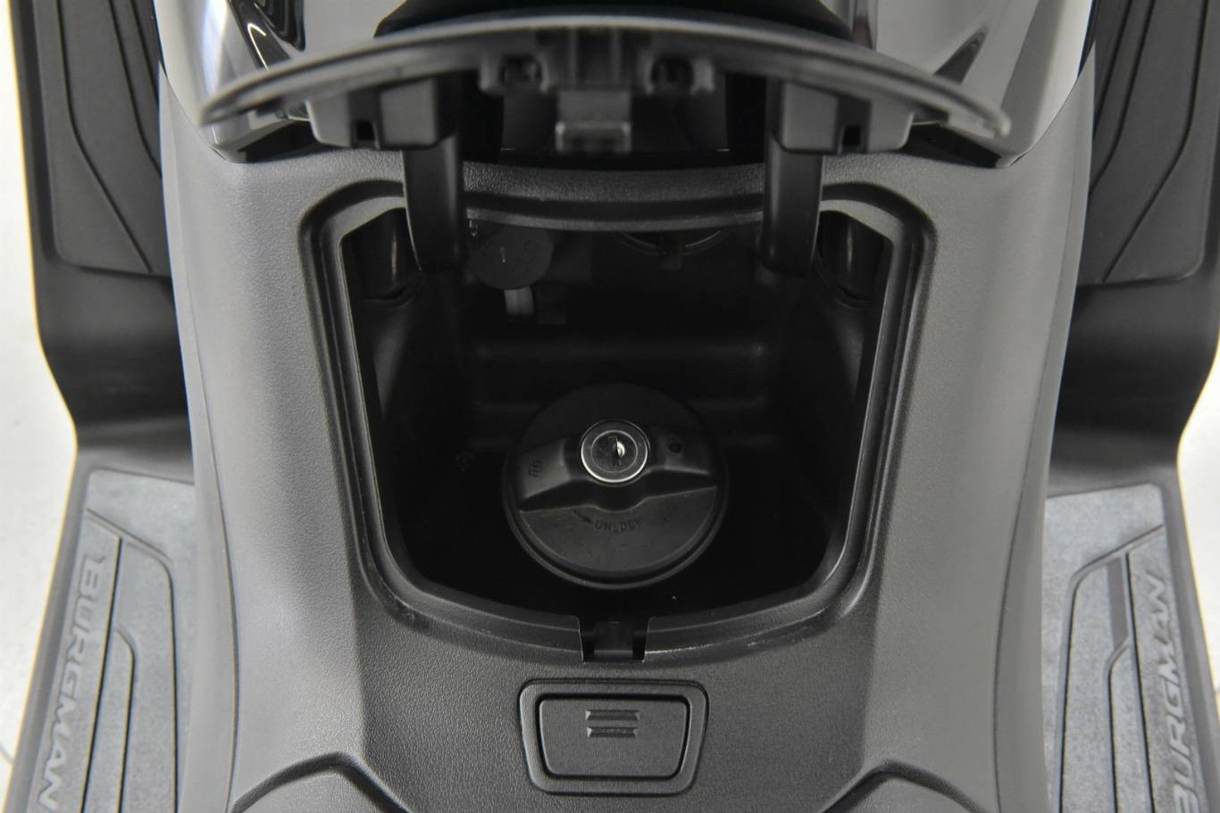 SUZUKI Burgman AN 400 22