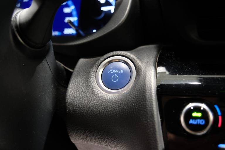 TOYOTA Yaris Cross 27