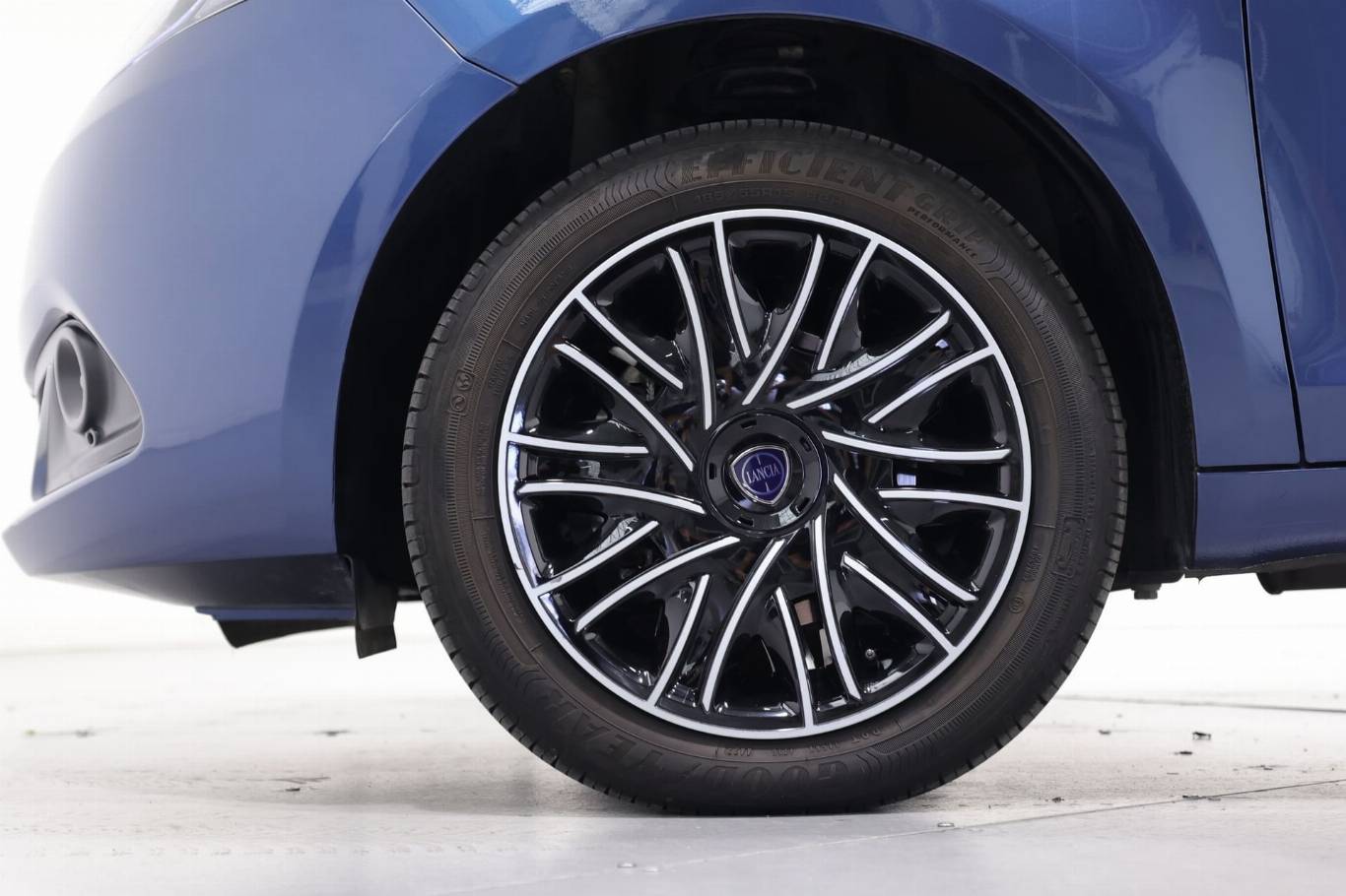 LANCIA Ypsilon 8
