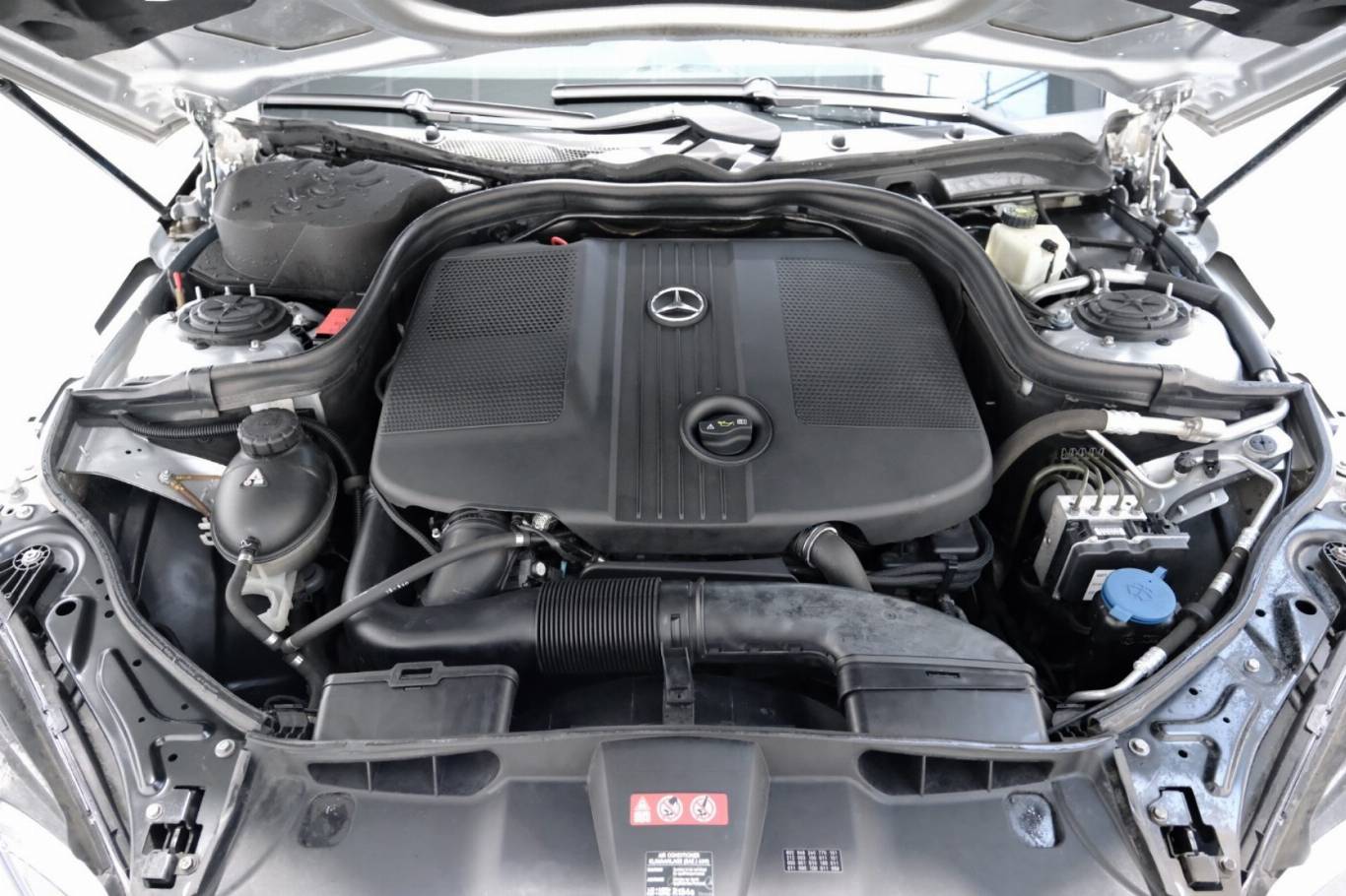 MERCEDES-BENZ E 250 76