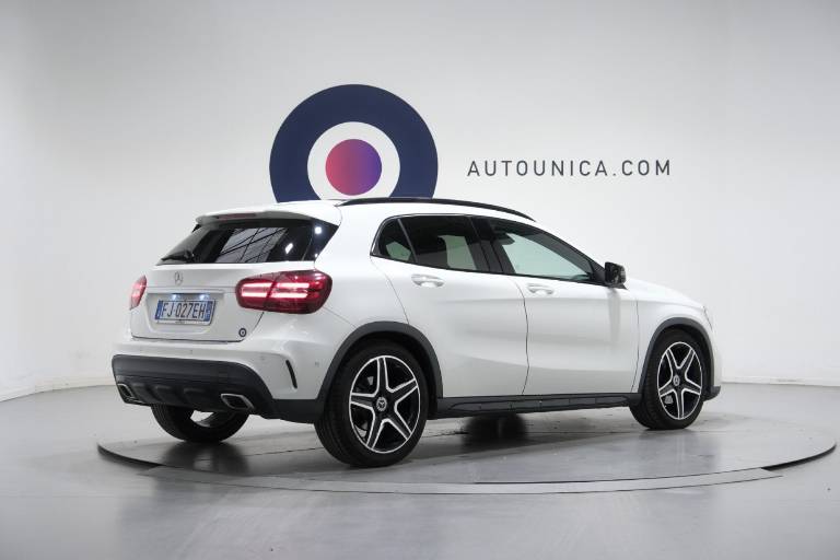 MERCEDES-BENZ GLA 220 14