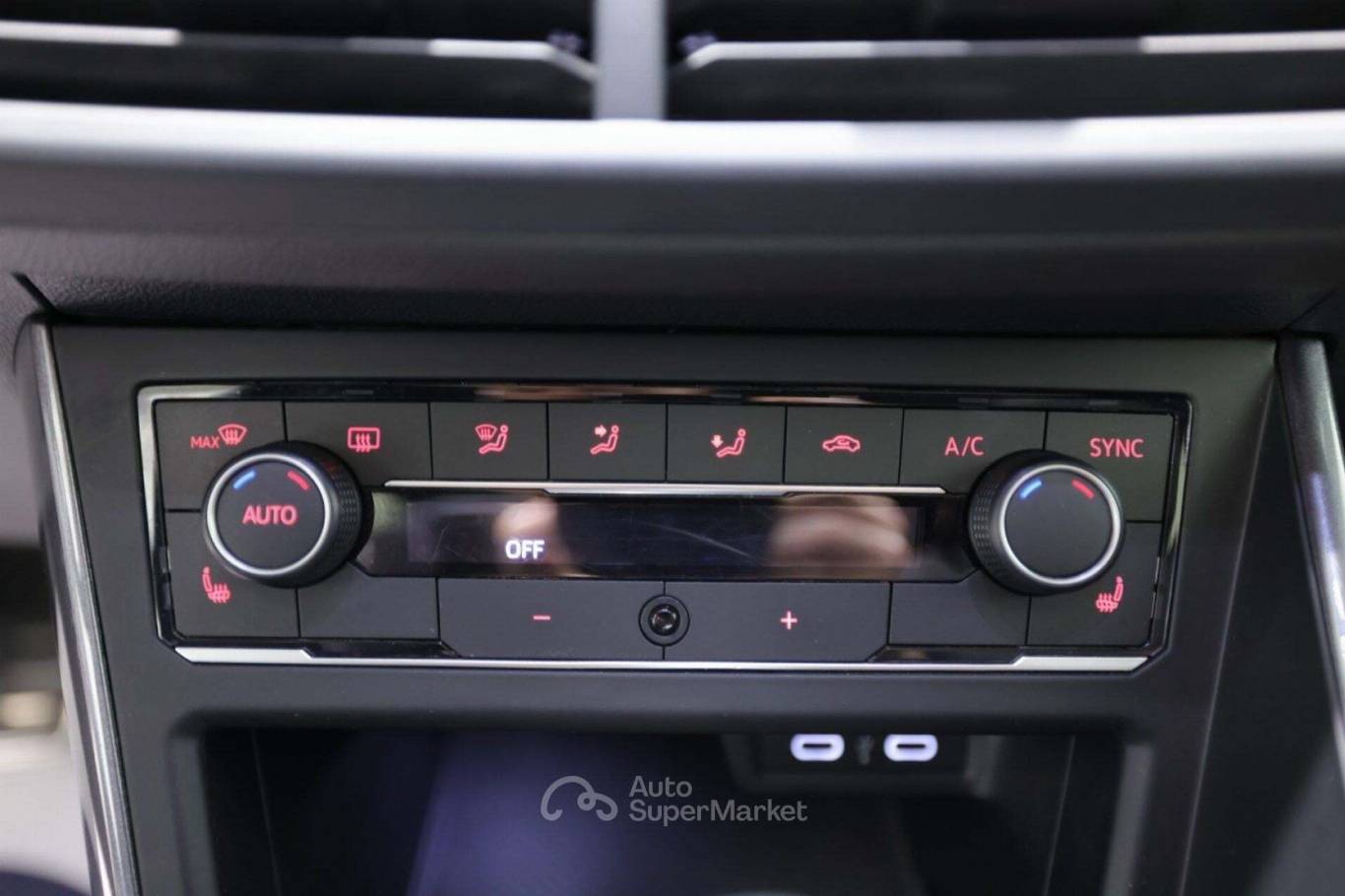 VOLKSWAGEN Polo 28