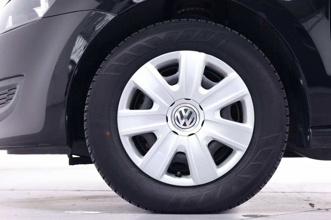 VOLKSWAGEN Polo 13