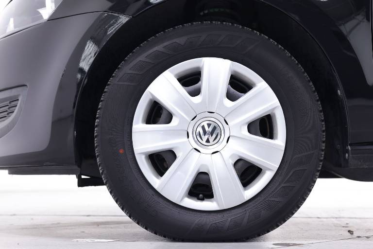 VOLKSWAGEN Polo 13