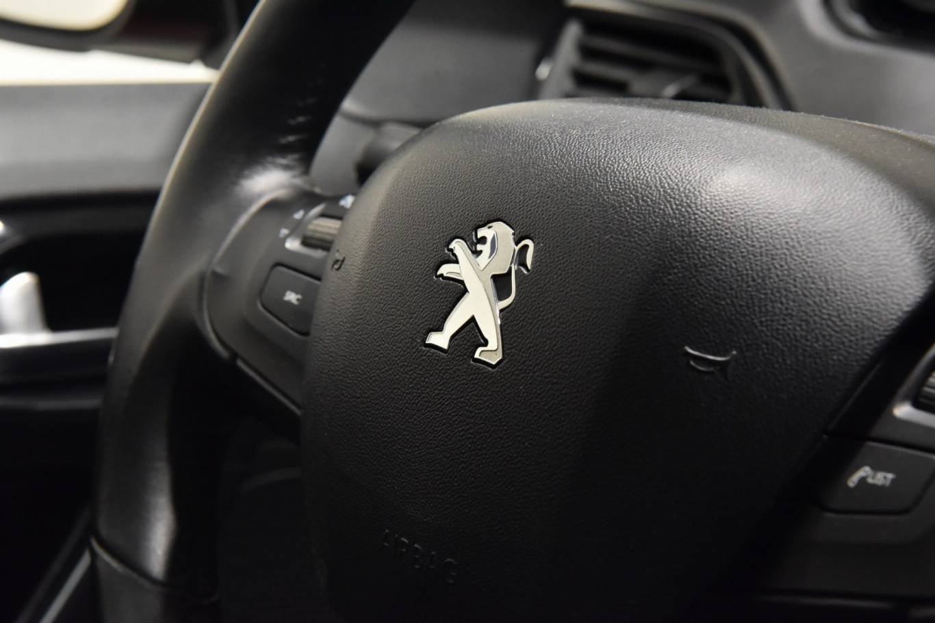 PEUGEOT 208 34
