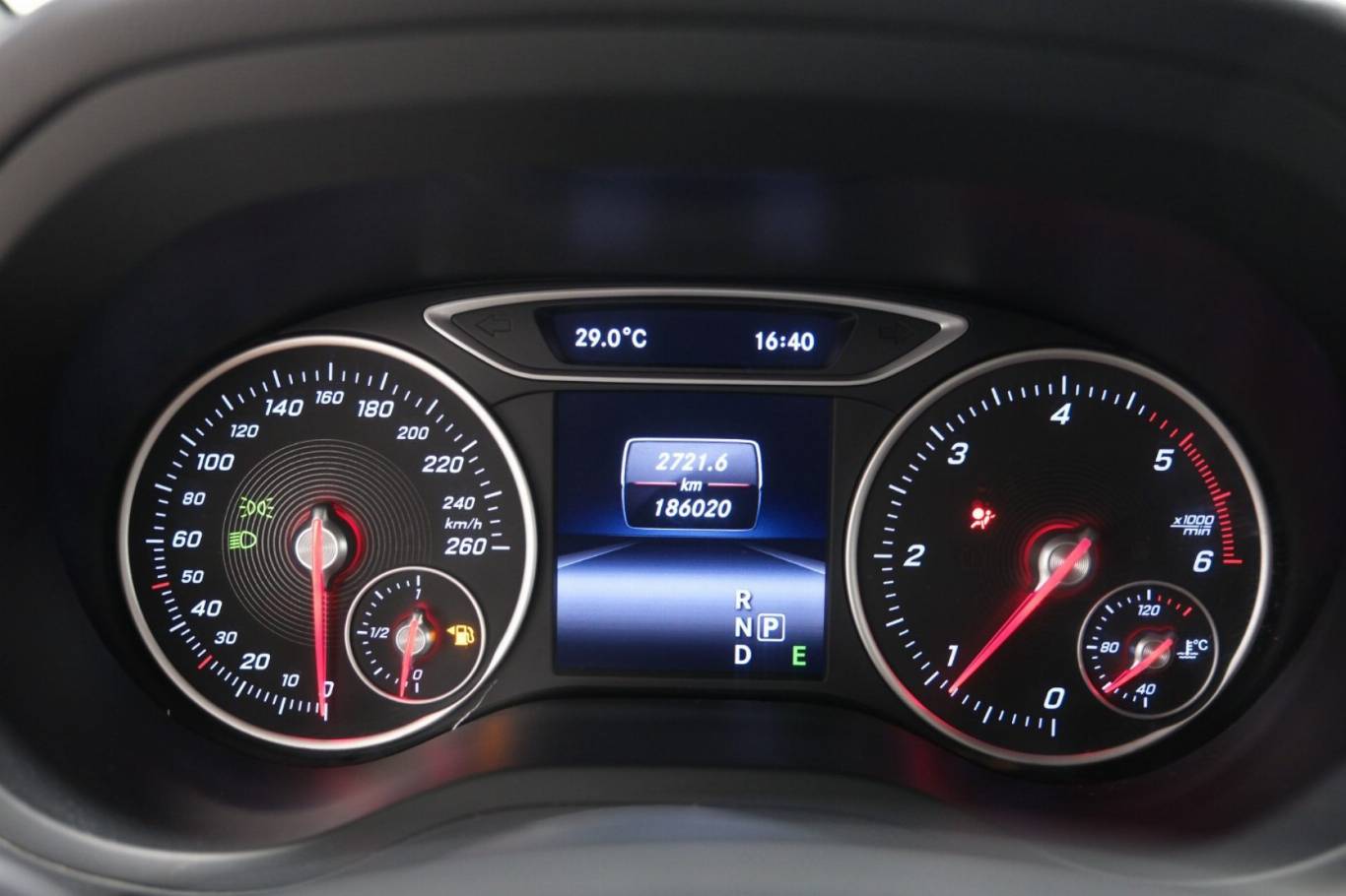 MERCEDES-BENZ B 180 8