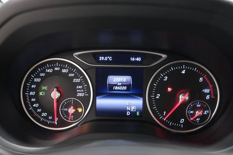 MERCEDES-BENZ B 180 8