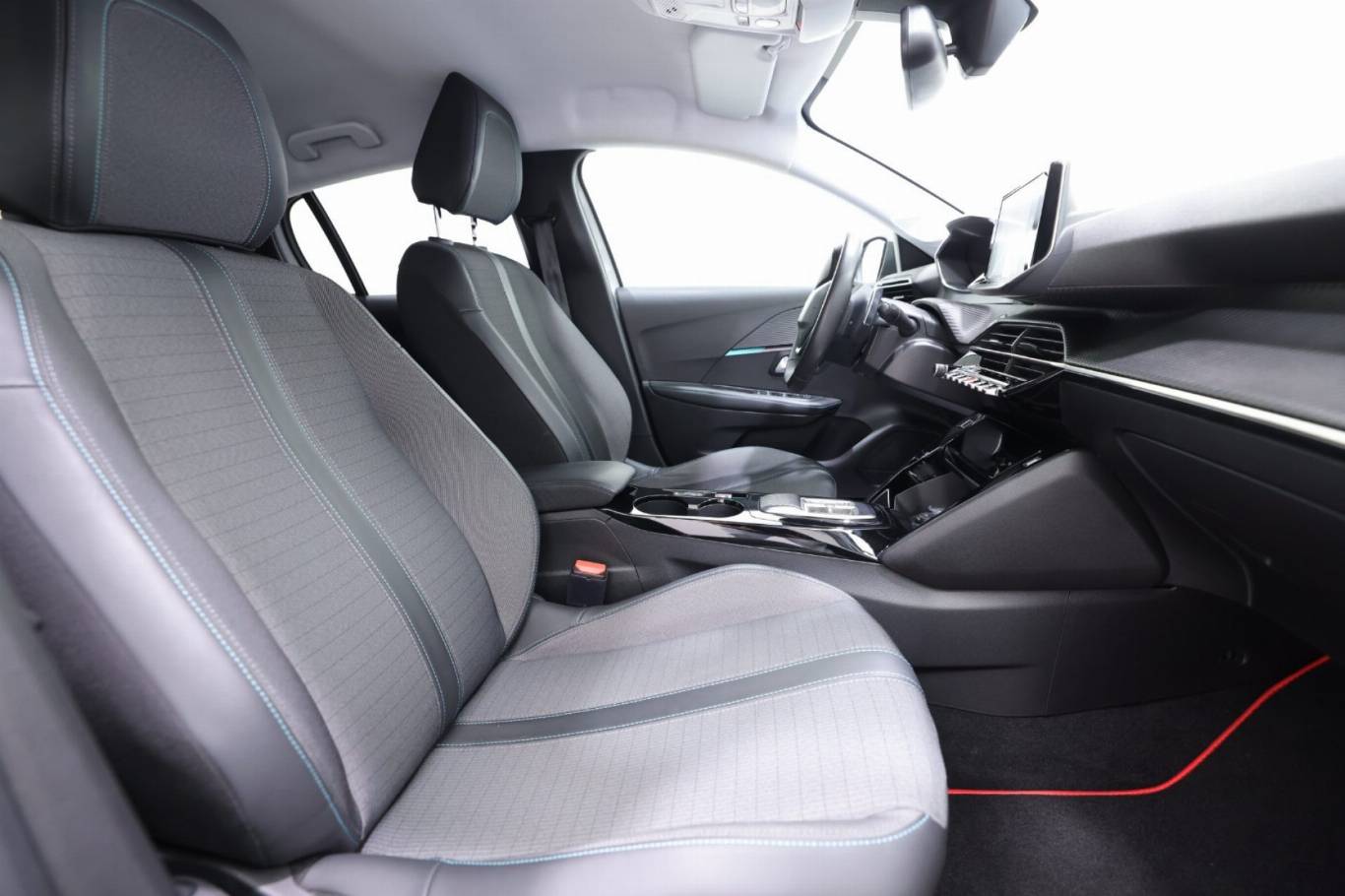 PEUGEOT 208 48
