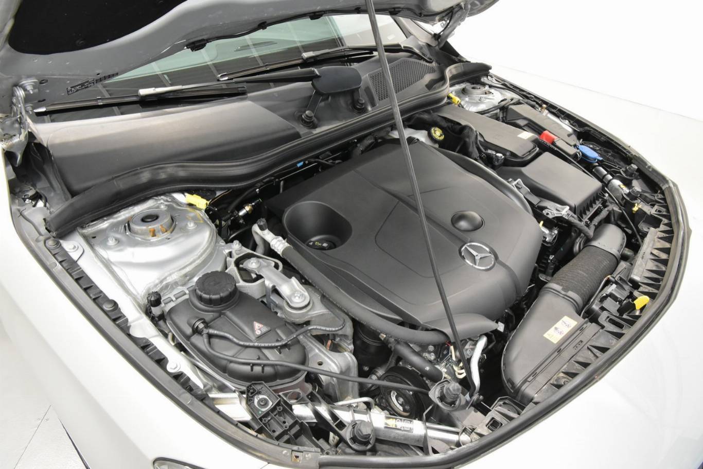 MERCEDES-BENZ CLA 200 60