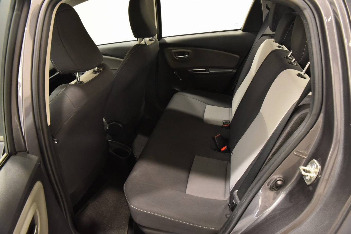 TOYOTA Yaris 18