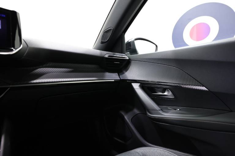 PEUGEOT 2008 32
